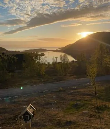 I Neverfjord. Kvalsund