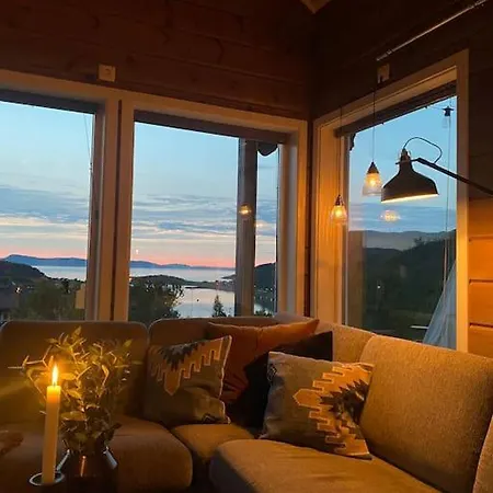 I Neverfjord. * Kvalsund