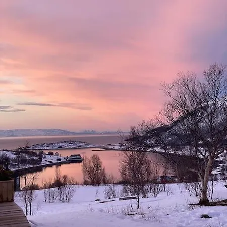I Neverfjord. Holiday home