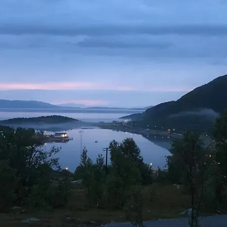I Neverfjord. Holiday home *