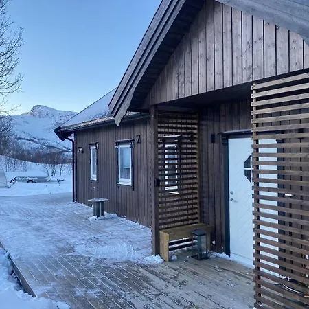 I Neverfjord. Kvalsund