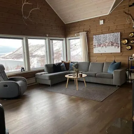 I Neverfjord. Holiday home Kvalsund