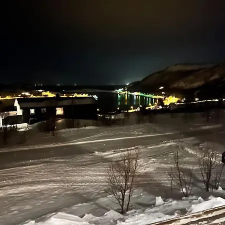 Feriehus I Neverfjord. *