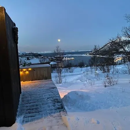 I Neverfjord. Holiday home *